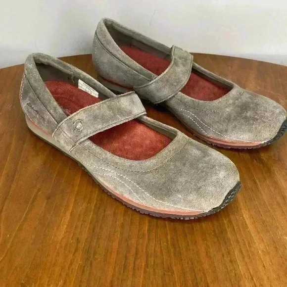 Eddie Bauer Women's Slip On Suede Shoes Size 9 - Picture 1 of 8